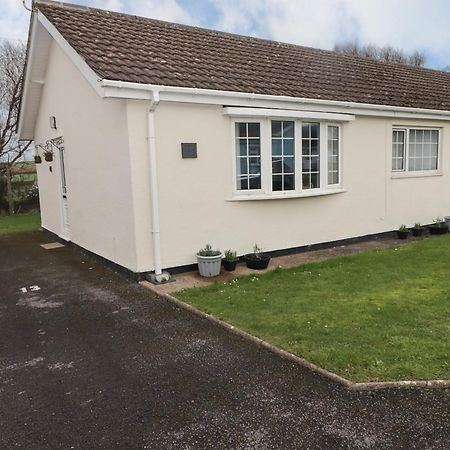 13 Gower Holiday Village Swansea Extérieur photo