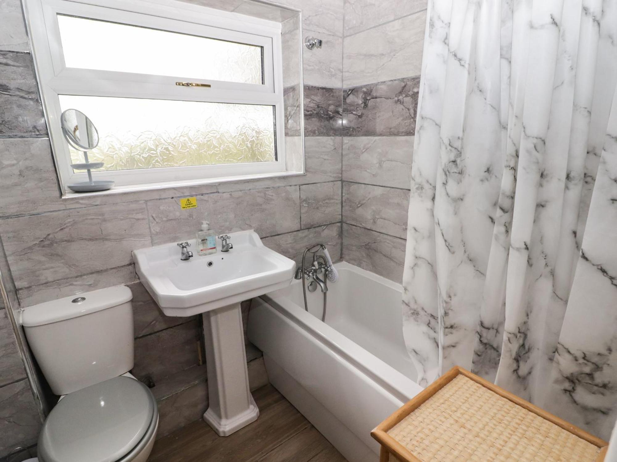 13 Gower Holiday Village Swansea Extérieur photo